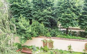 Stibbert & Statuto Elegant Flat With Balcony